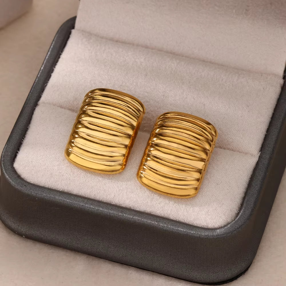 Veloura Ribbed Gold Stud Earrings