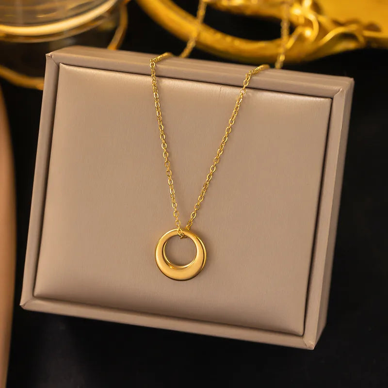Novara Halo Necklace